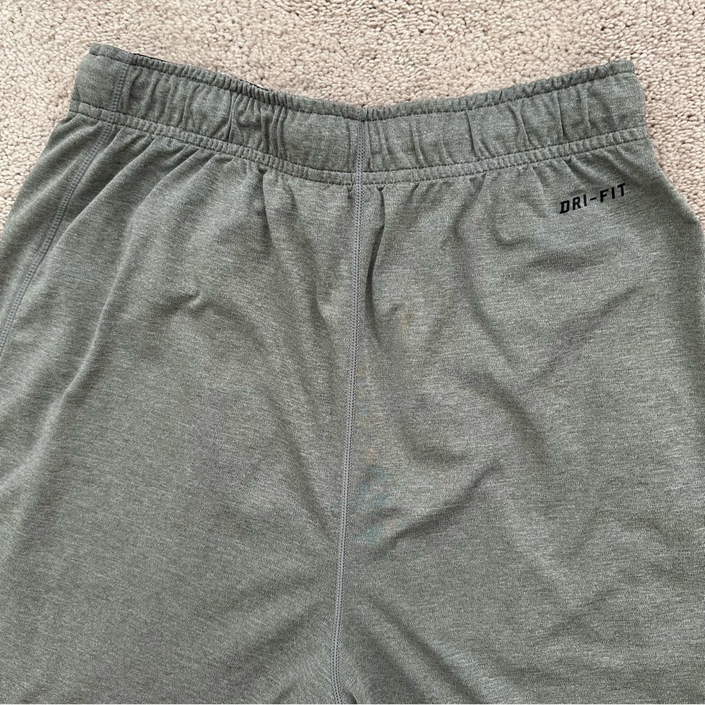 Nike Grey Dri-Fit Basketball Shorts - Athletic Athleisure Workout Running - Picture 12 of 15